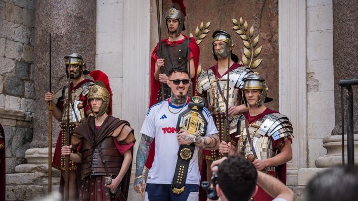 ODJENUO HAJDUKOV DRES