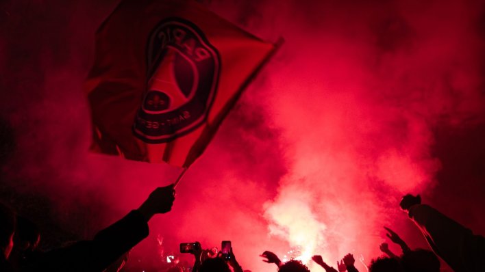 Pogledajte totalni kaos u Parizu: Navijači PSG-a slavili plasman u finale, policija ih rastjerivala