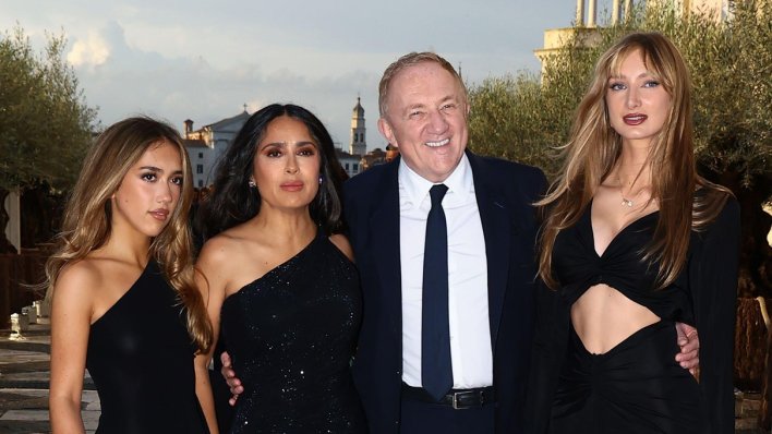 Kći Salme Hayek sve više nalikuje slavnoj majci: Pojavile su se u gotovo istim haljinama