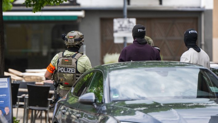 Talačka kriza u Njemačkoj dobila neočekivan rasplet: Policija upala u banku, a otmičara nije bilo