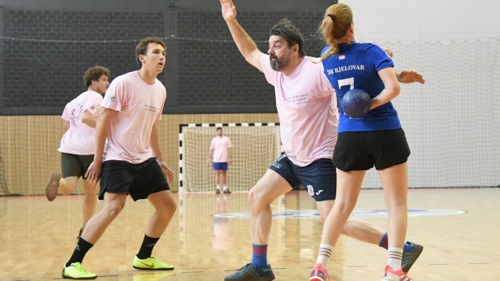 Goran Navojec okupio glumce, bivše sportaše i političare: Sportsko natjecanje na kazališnom festivalu