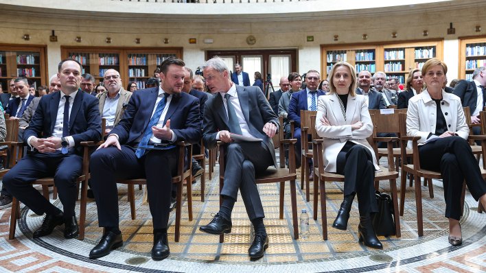 kandidata puno, ali ništa službeno