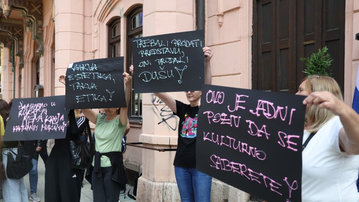 Prosvjed ispred osječkog HNK: Odluka o otkazima je 'potpuno besmislena'
