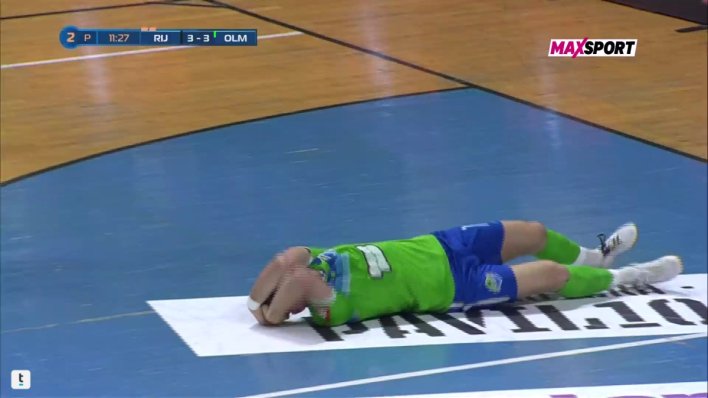 Skandal na finalu futsala u Rijeci: Pogledajte kako je nakon gola za 3:3 igrač Olmissuma pogođen u glavu
