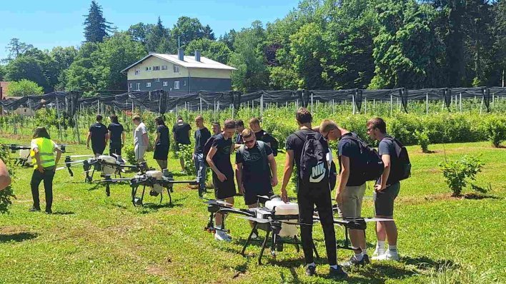 VIDEO Dronovi na hrvatskim njivama: Ovo je novi moćni stroj za prskanje i analizu usjeva