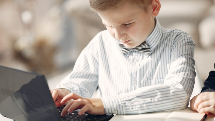 Djeca koja uče o medijima lakše prepoznaju manipulaciju, lažni sadržaj i nasilje na internetu