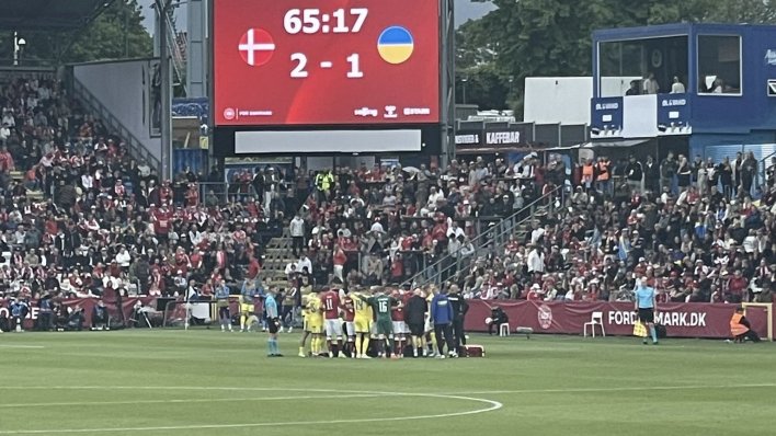 Šok u Danskoj! Eriksen se opet srušio usred utakmice, pri svijesti je