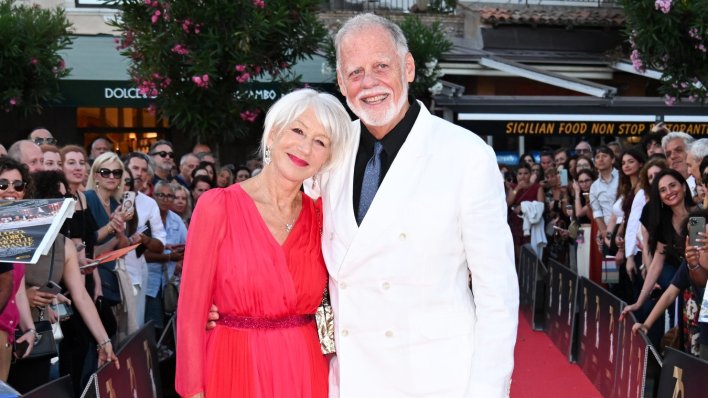 Nisu skidali osmijeh s lica: Helen Mirren i suprug zablistali u rijetkom zajedničkom izlasku