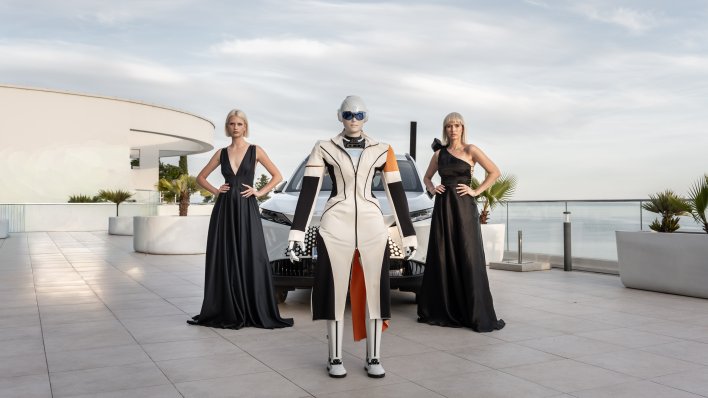 Moda iz budućnosti: Predstavljena prva hrvatska kolekcija odjeće za humanoidne robote