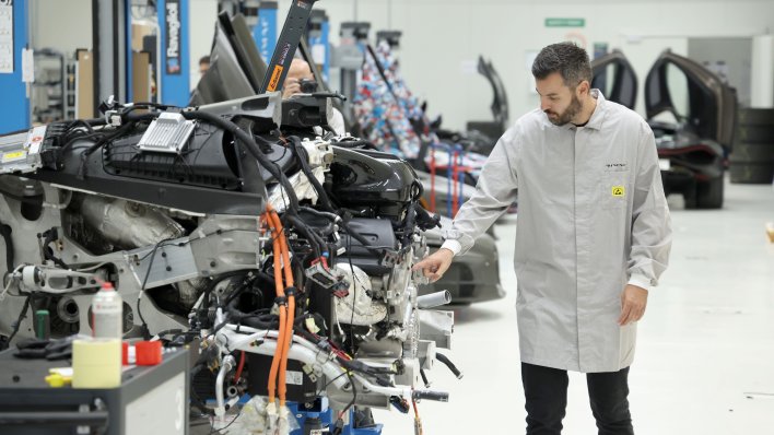 FOTO Zavirili smo u Rimčevu tvornicu u kojoj nastaju baterije za BMW i7: Svake 52 sekunde nastaje novi modul