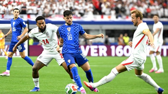 Hrvatska na startu SP-a izgubila 4:2 od Engleza, sjajni Livaković nas je spasio težeg poraza