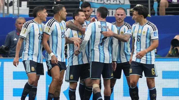 Čudesni Messi s dva povijesna gola sredio Austriju i odveo Argentinu u drugi krug
