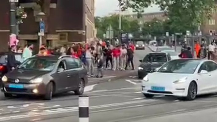 Pogledajte lude scene iz Amsterdama: Nizozemska ispala, a grad slavi...