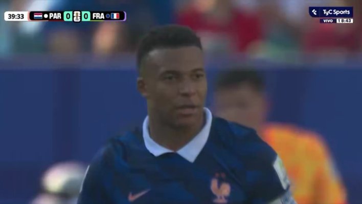 Mbappe Paragvajcu opsovao majku? Zašto se nije uključio VAR i zašto Francuz nije isključen?