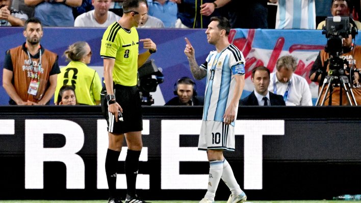 Messi izgubio živce i krenuo prema sucu: Otkriveno što mu je rekao usred drame