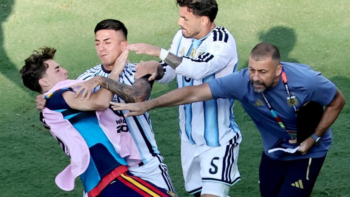 Ugledni španjolski novinar izgubio živce zbog Argentinaca: ‘Oni su svinje, prljavci i nasilnici’