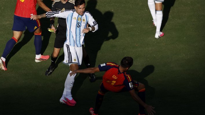 Novi šok nakon argentinskog divljanja: FIFA izbrisala crveni Argentincu koji je nakon finala mlatio Španjolce