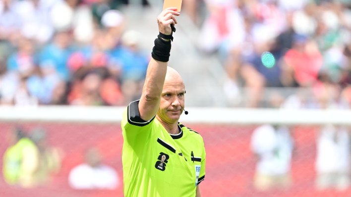 Anthony Taylor iznenada završio karijeru