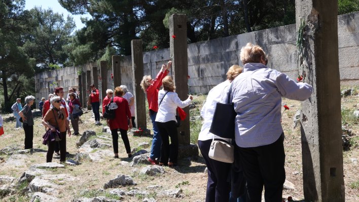 Mobilni zahodi za Thompsonov koncert osvanuli pokraj partizanskog spomenika: 'Zamislite da su kod spomenika branitelju'