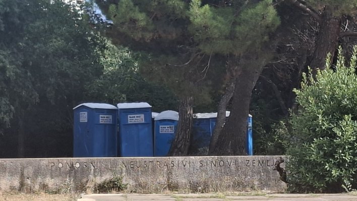 FOTO Obišli smo spomen park Šubićevac: Pazite gdje su završili zahodi za Thompsonov koncert