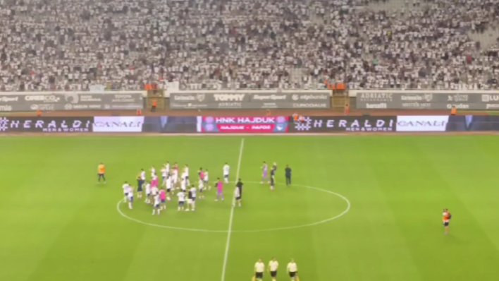 Igrači Hajduka su stajali na centru: Pogledajte kako ih je ispratila Torcida nakon fantastične pobjede