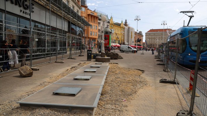 Grad Zagreb se oglasio o spremnicima na Jelačićevu trgu: 'Imamo ih i na Zrinjevcu'