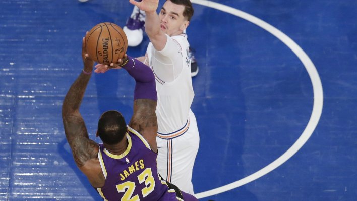 Navijači Cavsa dočekali Hezonju porukom LeBronu, u Madridu bijes: 'Neka zatvori vrata kad odlazi i pokaže novac'