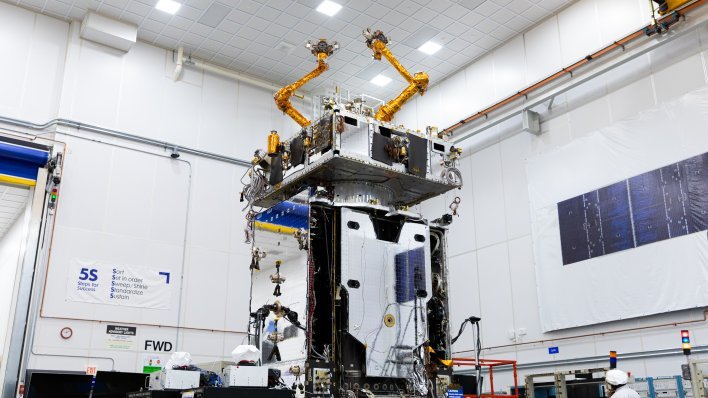 Nova američka svemirska letjelica s dvije robotske ruke servisira satelite, no mogla bi imati i vojnu ulogu