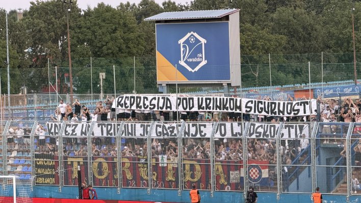 Torcida razvila ovu poruku pa krenula vrijeđati Dalića