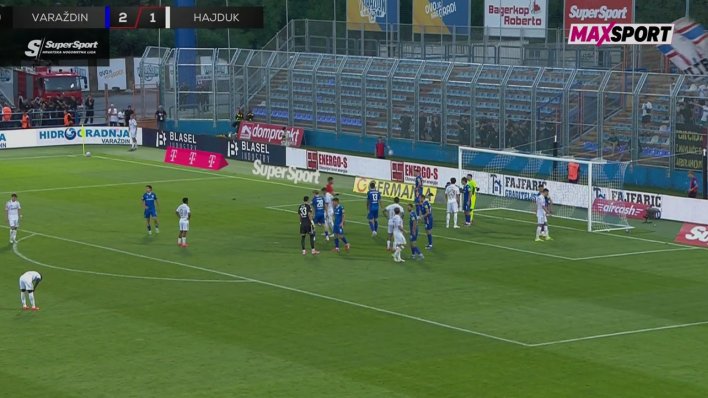 Nevjerojatna scena u 95. minuti Varaždin - Hajduk. Komentator: 'Ovo nema nigdje na svijetu'