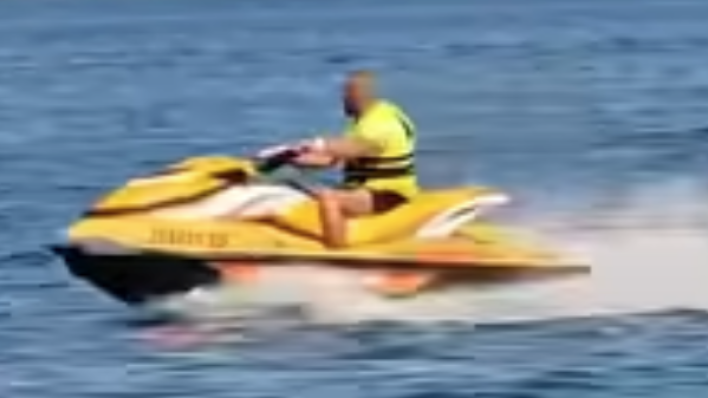VIDEO Suludo ponašanje u Ninu: U kritičnom trenutku jet-skijem presijecao put kanaderima