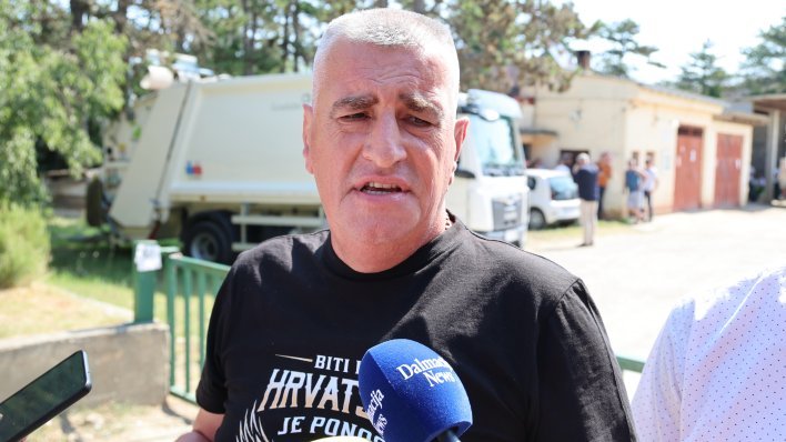 Bulj se razbjesnio u Kninu: 'Kad vidim ove ograde, sad bi ih pobacao'
