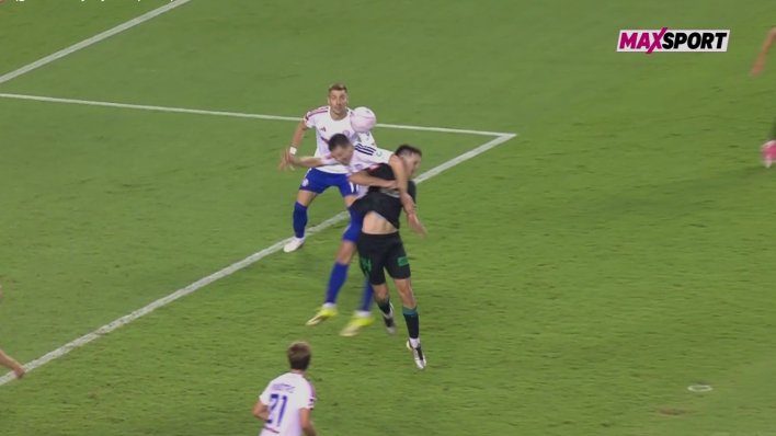 Nogometni fanovi u nevjerici da ovo nije bio penal za Istru protiv Hajduka: Pogledajte što se dogodilo
