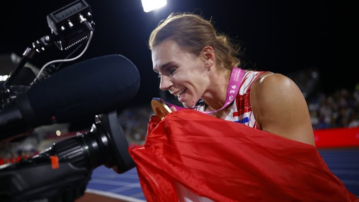 Srpska atletičarka morala objasniti tamošnjim medijima zašto je grlila našu Saru Kolak