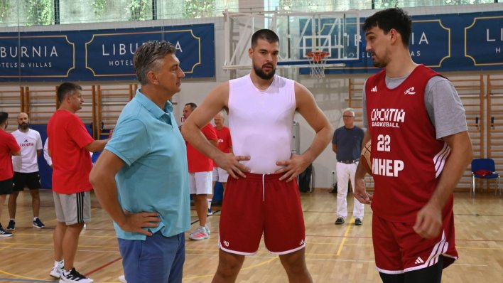 Plenković posjetio hrvatske košarkaše prije važnih utakmica