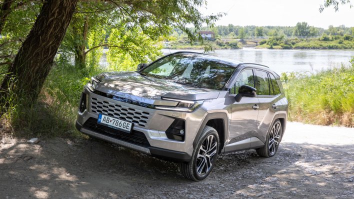 Stručnjak pokazao SUV star više od 20 godina pa poručio: 'Doslovno bacate novac kupujući novi automobil'