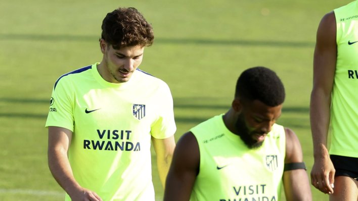 Atletico prihvatio Arsenalovu ponudu za Alvareza, on odbio transfer, navijači ga tjeraju