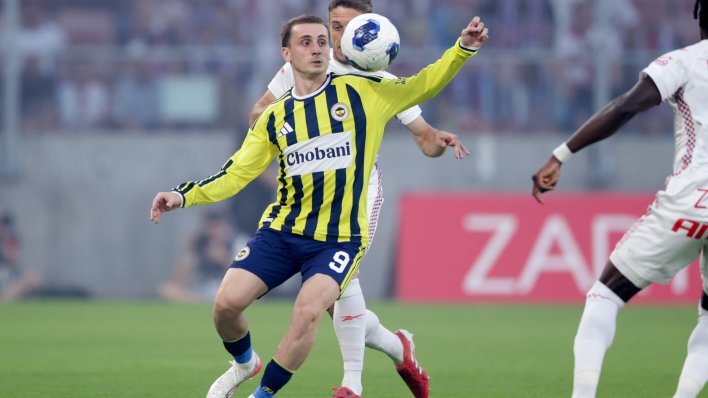 Zvijezda Fenerbahçea ostala ležati nakon udarca u glavu: Klub se hitno oglasio