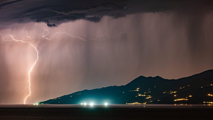 U više županija upaljen meteoalarm zbog olujne bure i grmljavinskog nevremena