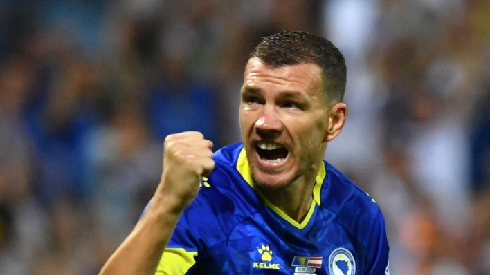 Neuništivi Edin Džeko spasio Schalke blamaže! Ušao s klupe pa zabio dva gola i asistirao