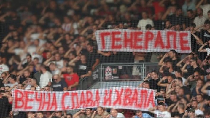 Skandal i sramota u Češkoj: Delije veličale Ratka Mladića, Crvena zvezda objavila fotografiju poruke