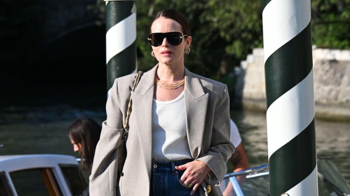 LIJEPA CLAIRE FOY