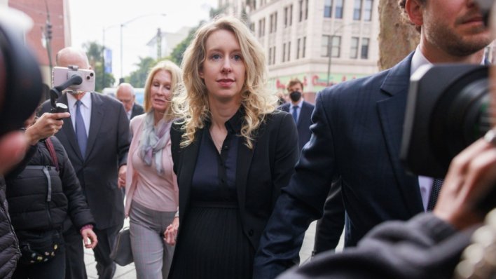 Od milijarderke do zatvorske ćelije: Novi dokumentarac pokazuje posljednje dane Elizabeth Holmes na slobodi