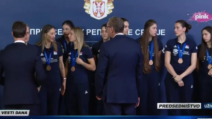 Reakcije srpskih odbojkašica na Vučića postale viralne. Pogledajte njihove izraze lica