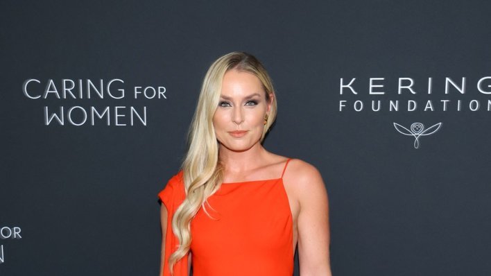 Lindsey Vonn očarala u jarkonarančastoj toaleti: Odbacila štake, obula visoke potpetice i pobijedila najteže dane