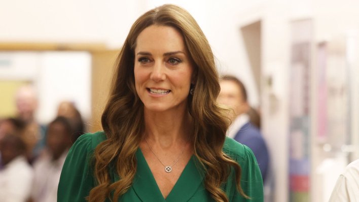 Kate Middleton ponovno u boji koja joj sjajno pristaje: Elegantna haljina idealna je i za prve jesenske dane