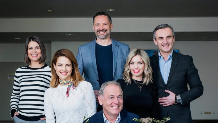 Minival, šareni trikoi i holivudski glamur: Pogledajte urnebesnu retro transformaciju voditelja 'Dobro jutro, Hrvatska'