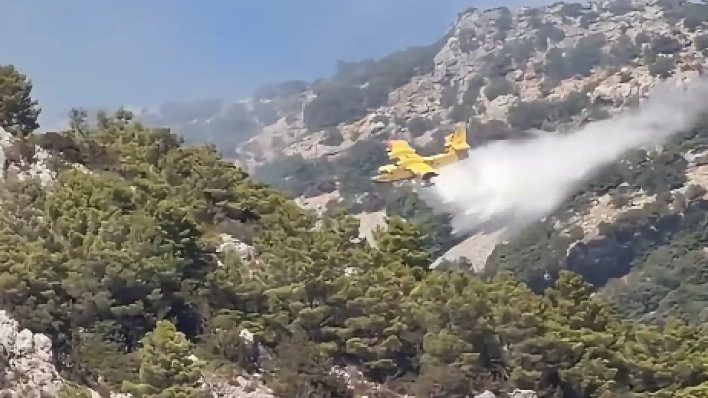 VIDEO Buknuo novi požar na Braču! Stigao još jedan kanader