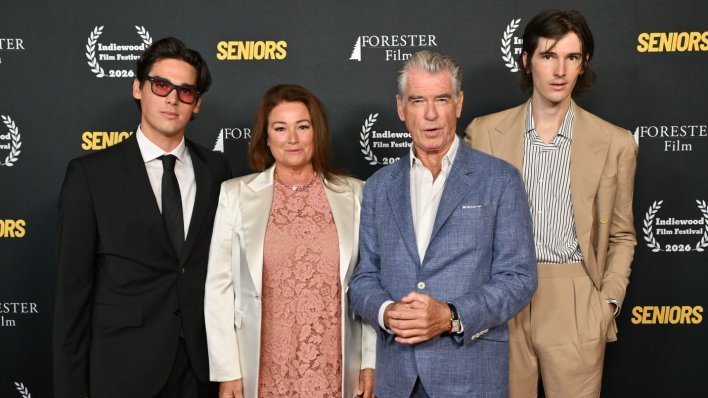 Kakvi frajeri: Pierce Brosnan okupio obitelj u Hollywoodu, a zgodni sinovi s pratnjama napravili pomutnju