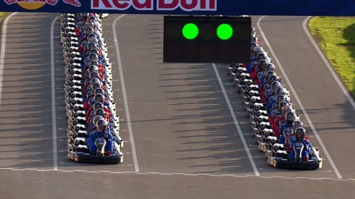 Verstappen izašao na stazu protiv 100 vozača kartinga i startao zadnji. Pogledajte kako je završilo